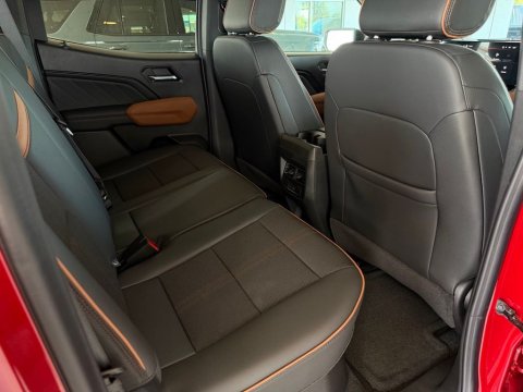 New Volcanic Red Tintcoat 2026 GMC Canyon AT4 4WD - photo 17 - Stock #261288