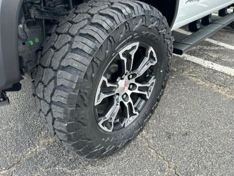 Certified Pre-Owned Summit White 2024 GMC Canyon AT4 4WD - photo 9 - Stock #260745A