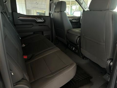 New Onyx Black 2026 GMC Sierra 1500 SLE RWD - photo 17 - Stock #260656