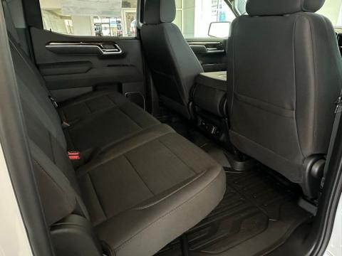 New Summit White 2026 GMC Sierra 1500 SLE 4WD - photo 17 - Stock #260763