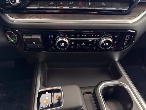 New Onyx Black 2026 GMC Sierra 1500 SLT 4WD - photo 41 - Stock #261336