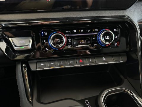 New Onyx Black 2026 GMC Sierra 1500 AT4 4WD - photo 24 - Stock #261025