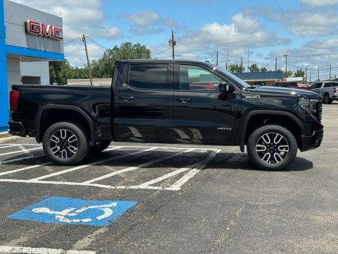 New Onyx Black 2026 GMC Sierra 1500 AT4 4WD - photo 4 - Stock #261025