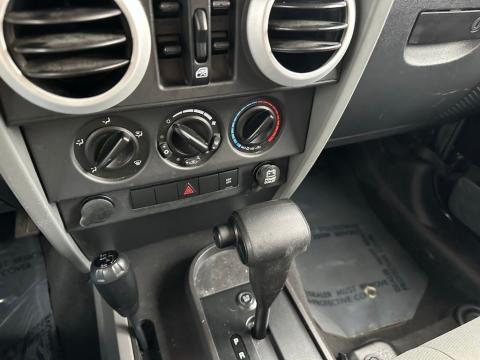 Pre-Owned Black Clearcoat 2008 Jeep Wrangler Unlimited Sahara 4WD - photo 24 - Stock #X2448