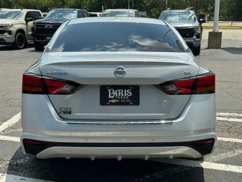 Pre-Owned Brilliant Silver Metallic 2022 Nissan Altima 2.5 SV FWD - photo 5 - Stock #260789A