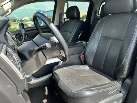 Pre-Owned Super Black 2020 Nissan Titan SV 4WD - photo 14 - Stock #X2472
