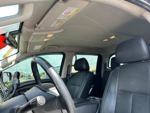 Pre-Owned Super Black 2020 Nissan Titan SV 4WD - photo 15 - Stock #X2472