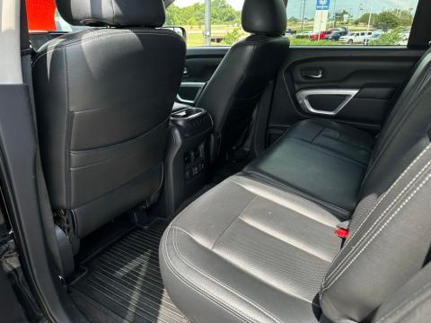 Pre-Owned Super Black 2020 Nissan Titan SV 4WD - photo 16 - Stock #X2472