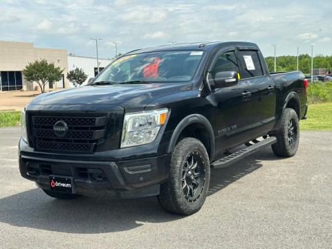 Pre-Owned Super Black 2020 Nissan Titan SV 4WD - photo 3 - Stock #X2472