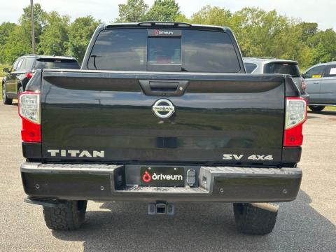 Pre-Owned Super Black 2020 Nissan Titan SV 4WD - photo 5 - Stock #X2472