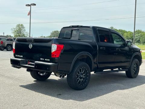 Pre-Owned Super Black 2020 Nissan Titan SV 4WD - photo 7 - Stock #X2472