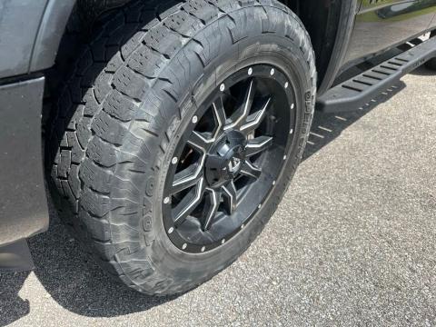 Pre-Owned Super Black 2020 Nissan Titan SV 4WD - photo 9 - Stock #X2472