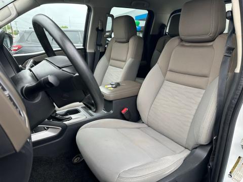 Pre-Owned Glacier White 2022 Nissan Frontier SV 4WD - photo 13 - Stock #A1066A