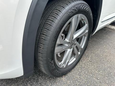 Pre-Owned  2024 Volkswagen Atlas Cross Sport 2.0T SEL R-Line AWD - photo 10 - Stock #260476B