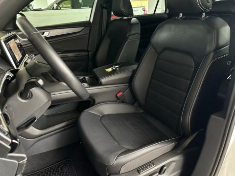 Pre-Owned  2024 Volkswagen Atlas Cross Sport 2.0T SEL R-Line AWD - photo 14 - Stock #260476B
