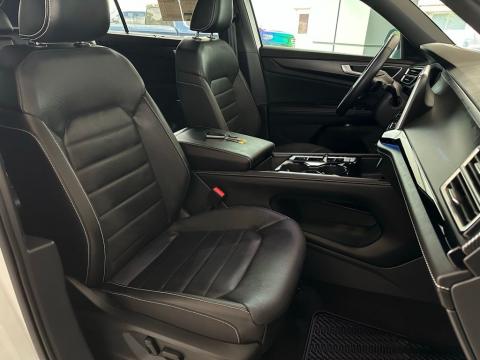 Pre-Owned  2024 Volkswagen Atlas Cross Sport 2.0T SEL R-Line AWD - photo 18 - Stock #260476B