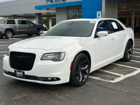 Pre-Owned Bright White Clearcoat 2022 Chrysler 300 S RWD - photo 3 - Stock #260836A