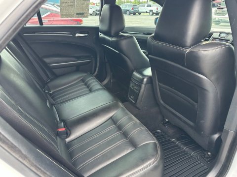 Pre-Owned Bright White Clearcoat 2022 Chrysler 300 S RWD - photo 18 - Stock #260836A