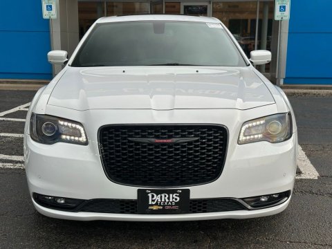 Pre-Owned Bright White Clearcoat 2022 Chrysler 300 S RWD - photo 2 - Stock #260836A