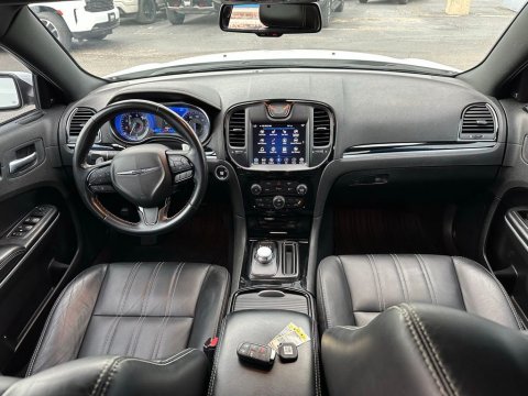 Pre-Owned Bright White Clearcoat 2022 Chrysler 300 S RWD - photo 20 - Stock #260836A
