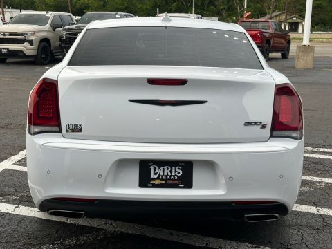 Pre-Owned Bright White Clearcoat 2022 Chrysler 300 S RWD - photo 5 - Stock #260836A