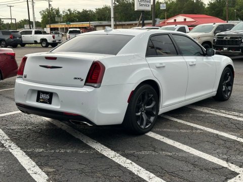Pre-Owned Bright White Clearcoat 2022 Chrysler 300 S RWD - photo 6 - Stock #260836A
