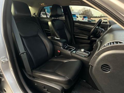 2022 Chrysler 300 Touring