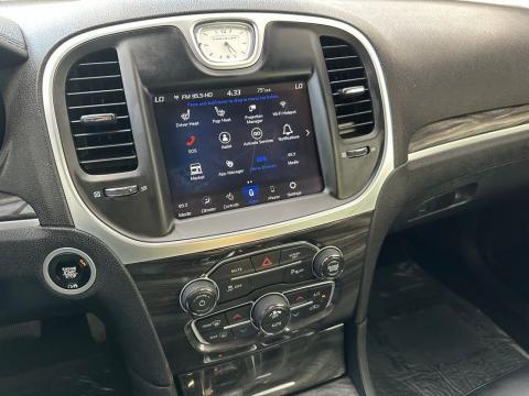 2022 Chrysler 300 Touring