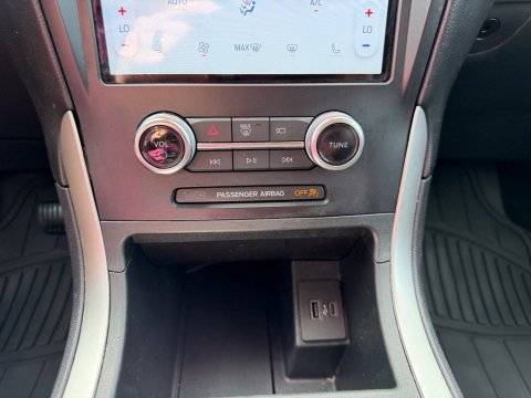 Pre-Owned Silver Metallic 2024 Ford Edge SEL AWD - photo 27 - Stock #X2601