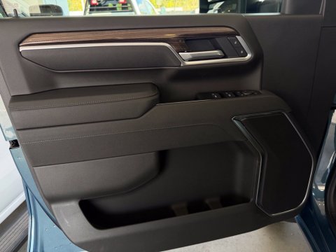 New Lakeshore Blue Metallic 2026 Chevrolet Silverado 2500HD LT 4WD - photo 11 - Stock #261403