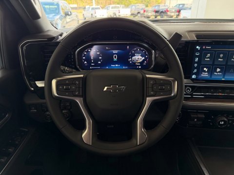 New Summit White 2026 Chevrolet Silverado 2500HD LT 4WD - photo 19 - Stock #261401