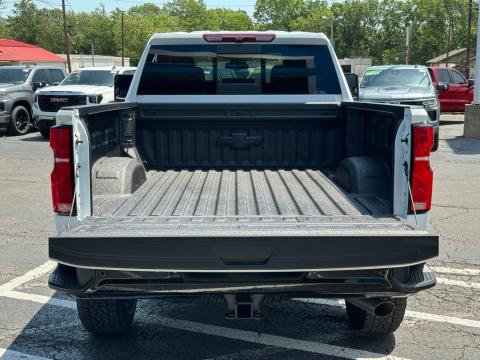 New Summit White 2026 Chevrolet Silverado 2500HD LT 4WD - photo 16 - Stock #260827