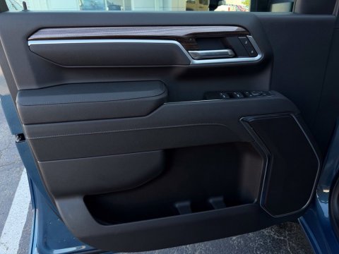 New Lakeshore Blue Metallic 2026 Chevrolet Silverado 2500HD LT 4WD - photo 10 - Stock #261238