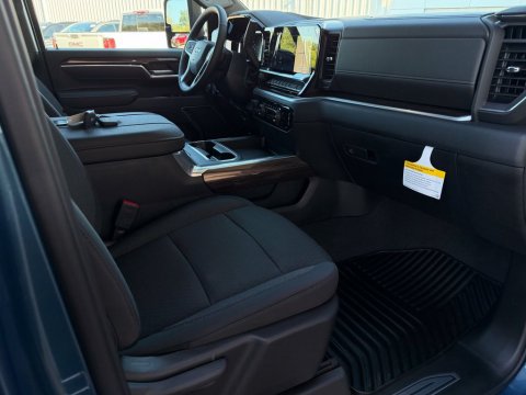 New Lakeshore Blue Metallic 2026 Chevrolet Silverado 2500HD LT 4WD - photo 15 - Stock #261238
