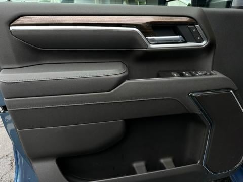 New Lakeshore Blue Metallic 2026 Chevrolet Silverado 2500HD LT 4WD - photo 10 - Stock #261010