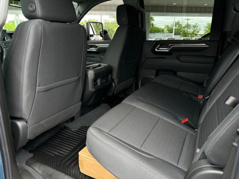 New Lakeshore Blue Metallic 2026 Chevrolet Silverado 2500HD LT 4WD - photo 14 - Stock #261010