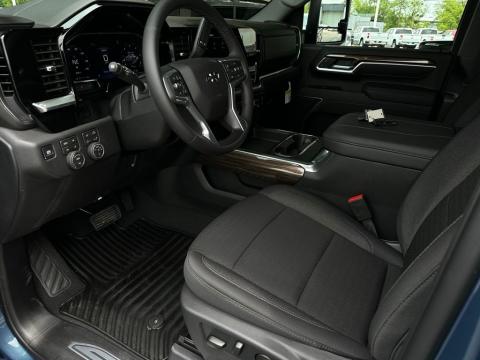 New Lakeshore Blue Metallic 2026 Chevrolet Silverado 2500HD LT 4WD - photo 9 - Stock #261010