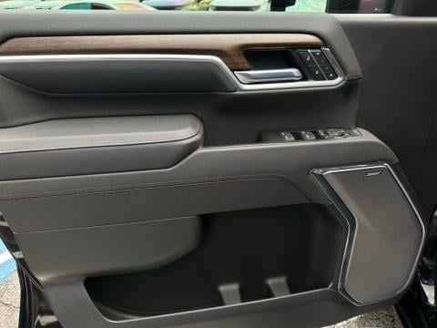 Certified Pre-Owned Black 2025 Chevrolet Silverado 2500HD High Country 4WD - photo 11 - Stock #B5591