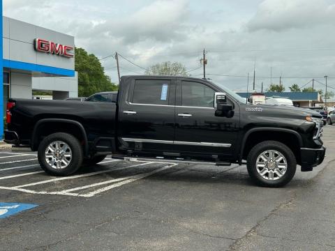 Certified Pre-Owned Black 2025 Chevrolet Silverado 2500HD High Country 4WD - photo 4 - Stock #B5591