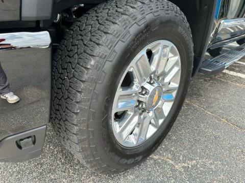 Certified Pre-Owned Black 2025 Chevrolet Silverado 2500HD High Country 4WD - photo 9 - Stock #B5591