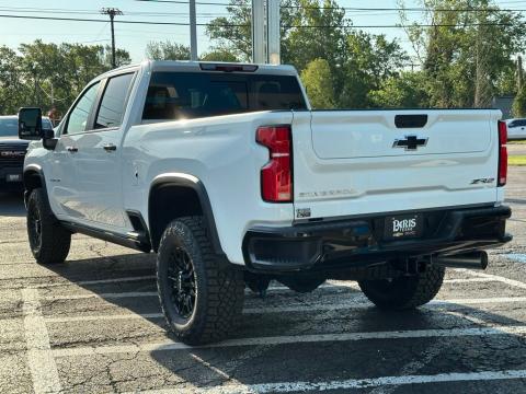 New Summit White 2026 Chevrolet Silverado 2500HD ZR2 4WD - photo 9 - Stock #260899