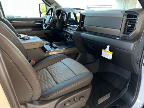 New Summit White 2026 Chevrolet Silverado 2500HD ZR2 4WD - photo 15 - Stock #260899