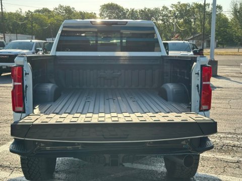New Summit White 2026 Chevrolet Silverado 2500HD ZR2 4WD - photo 6 - Stock #260899