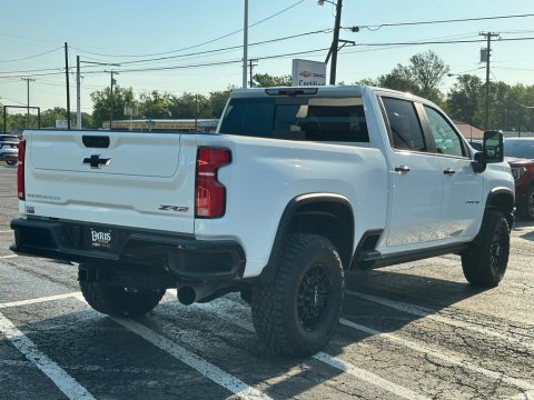 New Summit White 2026 Chevrolet Silverado 2500HD ZR2 4WD - photo 7 - Stock #260899