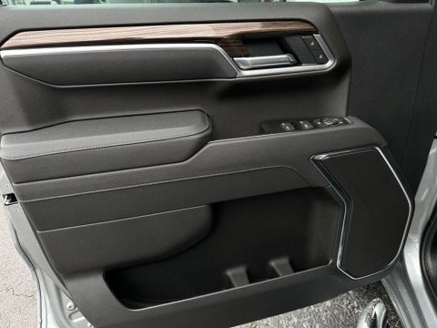 New Sterling Gray Metallic 2026 Chevrolet Silverado 1500 LT 4WD - photo 10 - Stock #261089