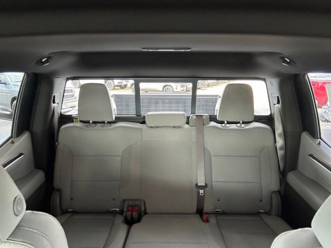 New Summit White 2026 Chevrolet Silverado 1500 LT 4WD - photo 25 - Stock #261050