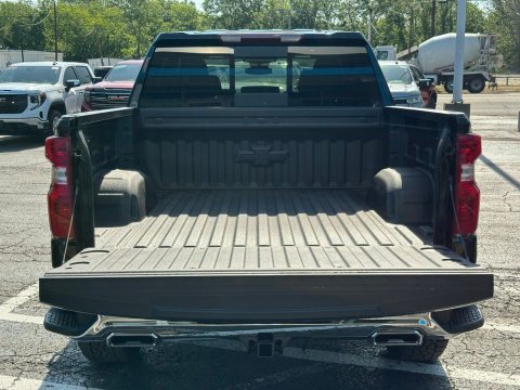 New Black 2026 Chevrolet Silverado 1500 LT 4WD - photo 5 - Stock #260980