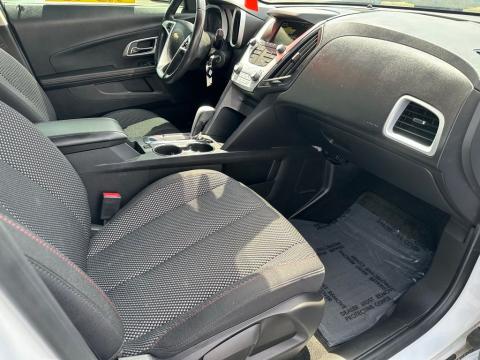 Pre-Owned Summit White 2015 Chevrolet Equinox LT FWD - photo 18 - Stock #X2444