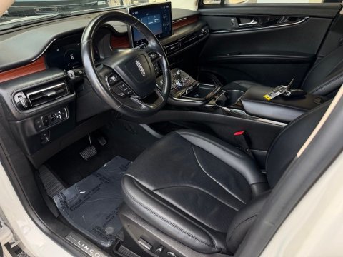 Certified Pre-Owned Pearl Metallic 2022 Lincoln Nautilus Reserve FWD - photo 11 - Stock #261213A