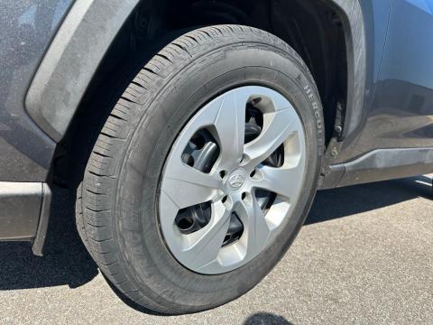 Pre-Owned Magnetic Gray Metallic 2020 Toyota RAV4 LE FWD - photo 10 - Stock #X2415